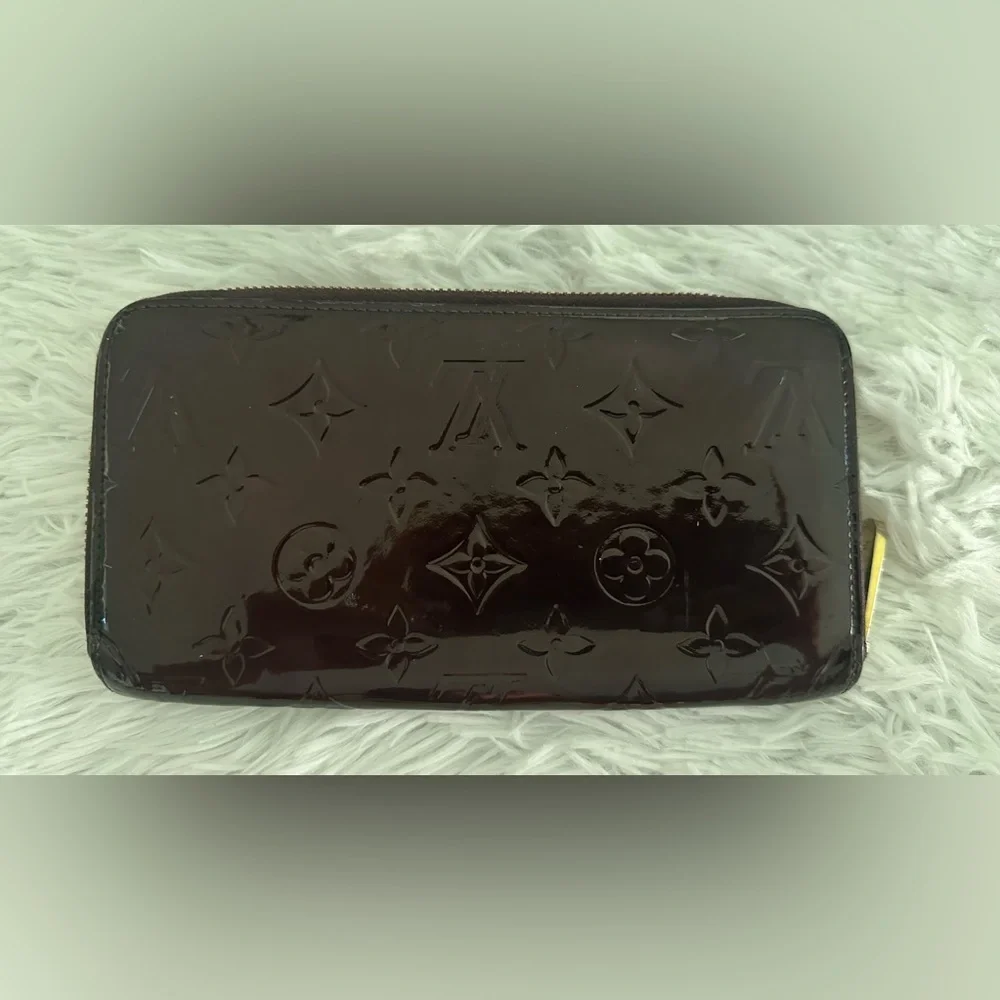 Louis Vuitton Vernis Amarante Zip‎ Around Wallet